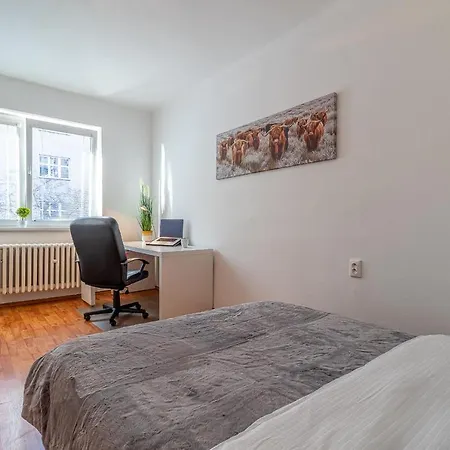 Cosy Flat Close To * Братислава