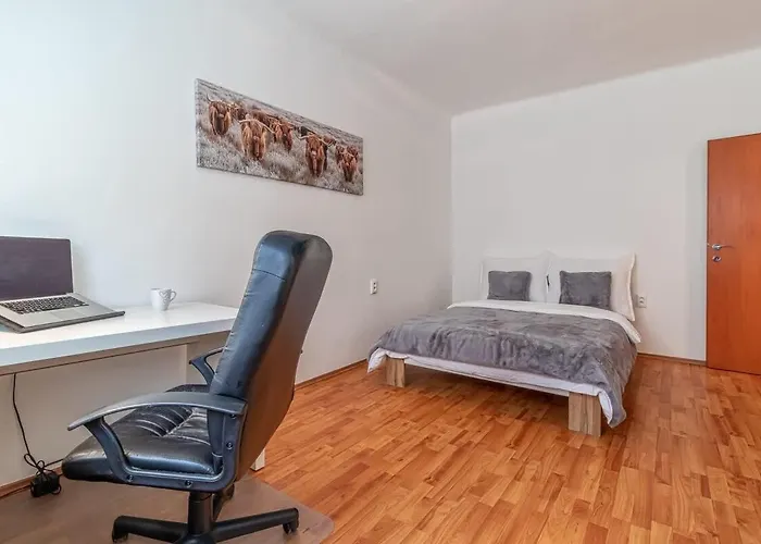 アパート Cosy Flat Close To ブラチスラヴァ